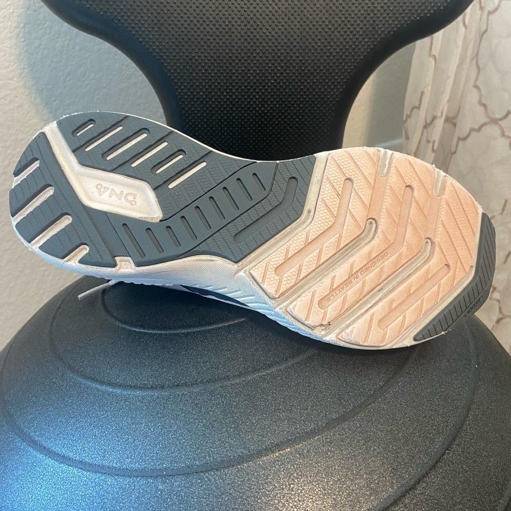 Brooks Launch 8 Running Shoe